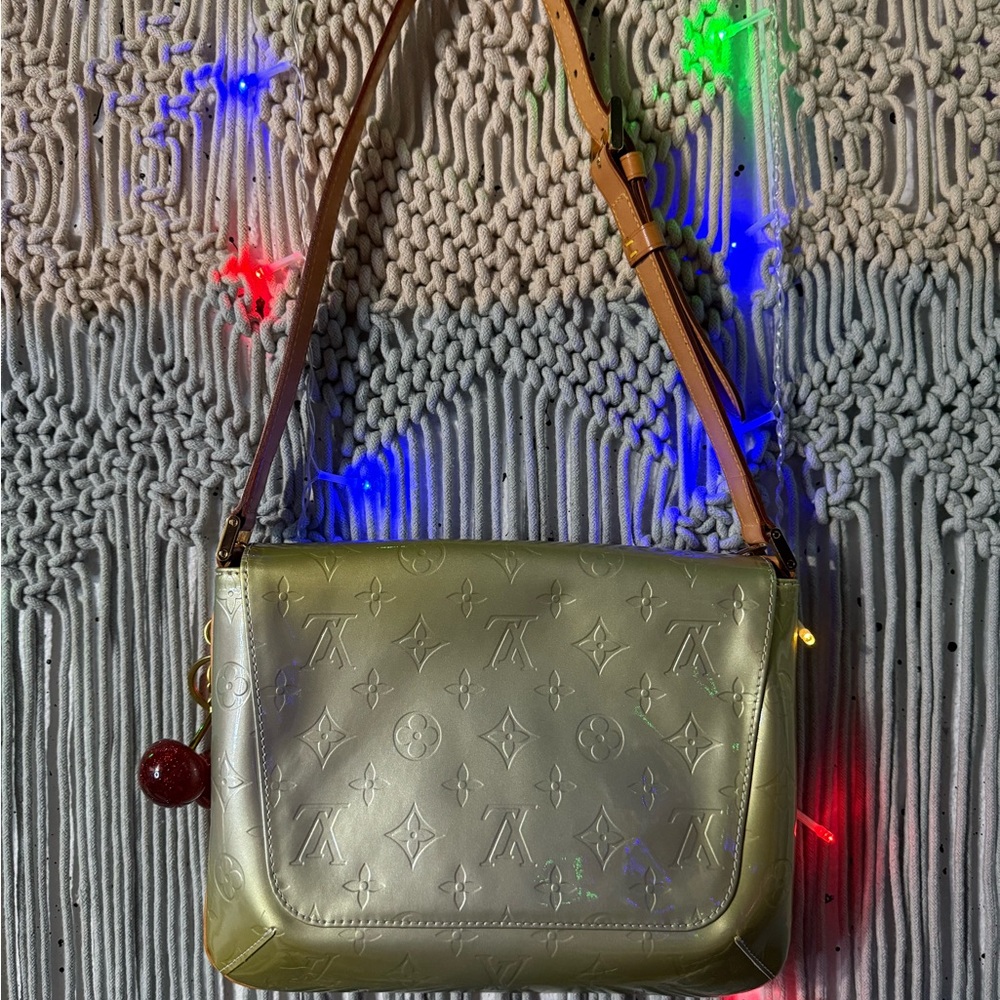 Louis Vuitton Vernis Thompson Street Shoulder Bag with Cherry Charm - Picture 2 of 6